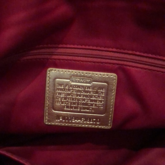 Gorgeous Coach red heart gold 15x13x4 rare find bag - Picture 7 of 12